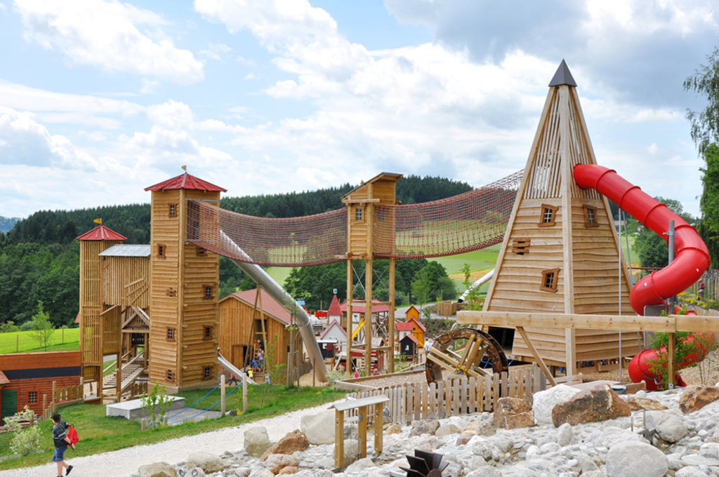 Obra Kinderland (45km away)