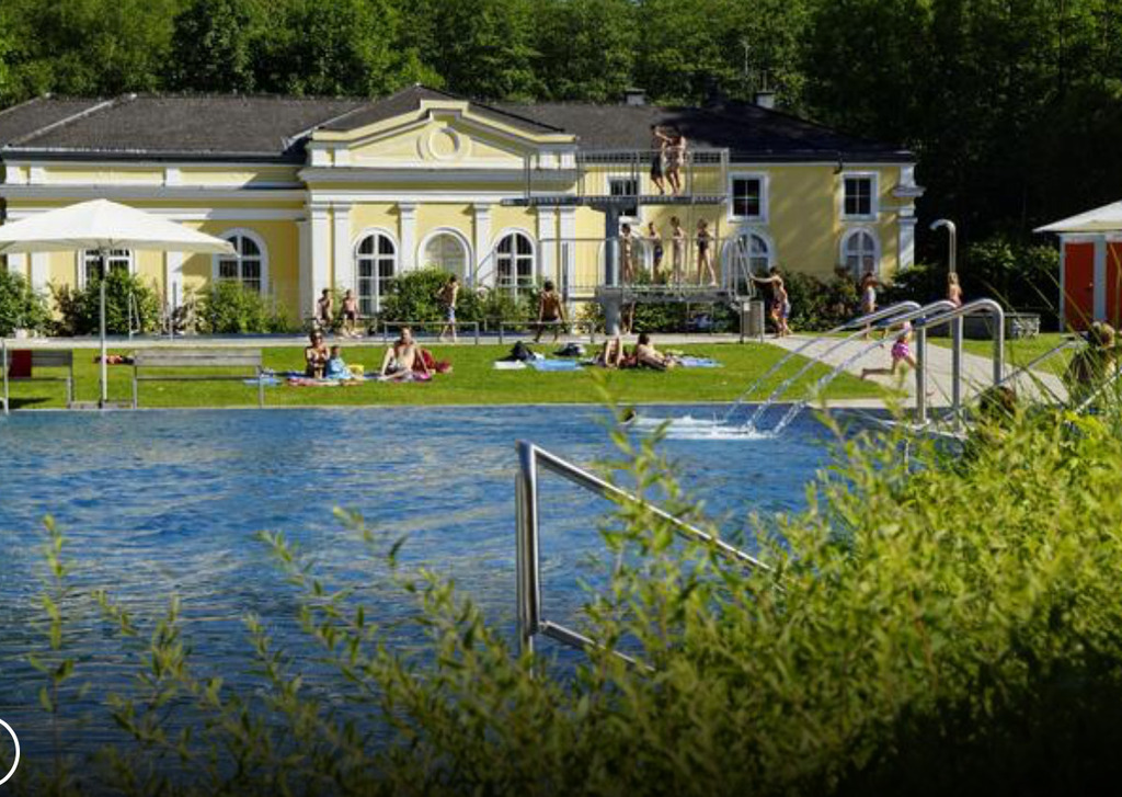 public swimming 5 minutes by car