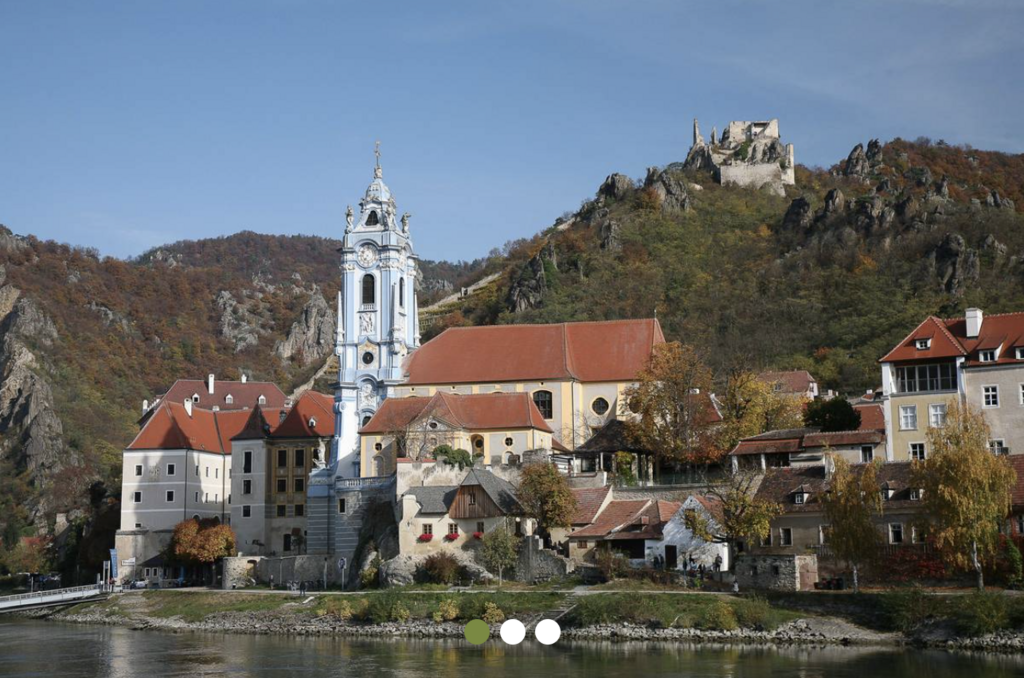 Visit a main attraction in the Wachau (Dürnstein, castle and monastery)