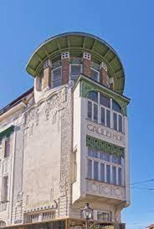 The house was built in 1908 and the midst of the Jugendstil area