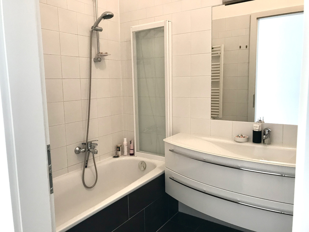 Bathroom with bath tub