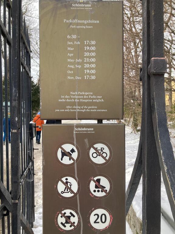 Park entrance - within walking distance (15 Min.) from the apartment