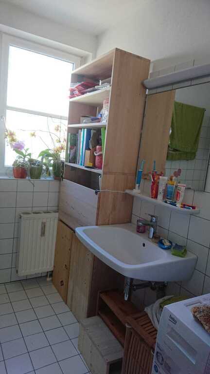 Großes Bad mit Schreibtisch / Bigger bathroom with desk