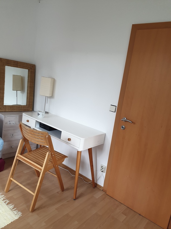 small working space in the 2nd sleeping room