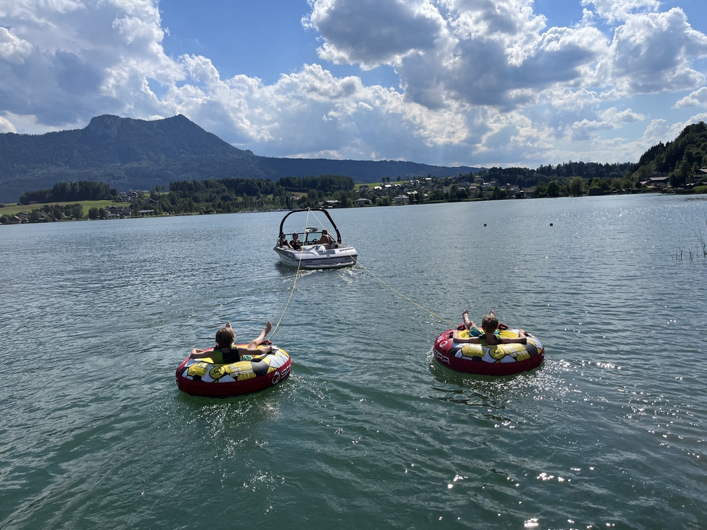 fun at the lake in walking distance