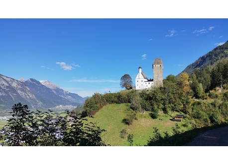 Burg Freundsberg - 30 minutes from home, with a place to stop for refreshments