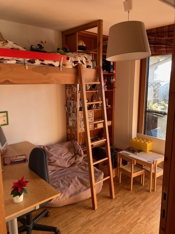 children's room 2 with high bed