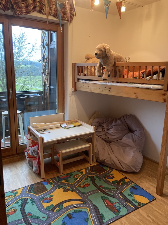 children's room 1 with high bed