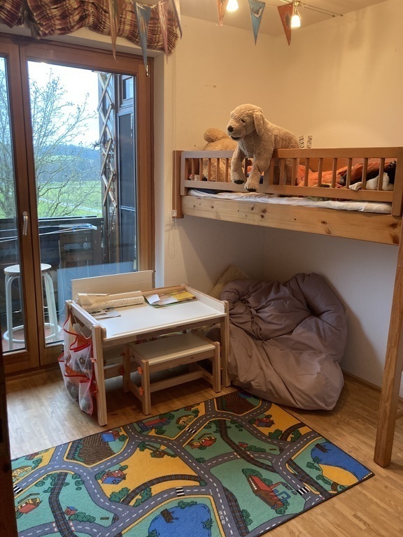 children's room 1 with high bed