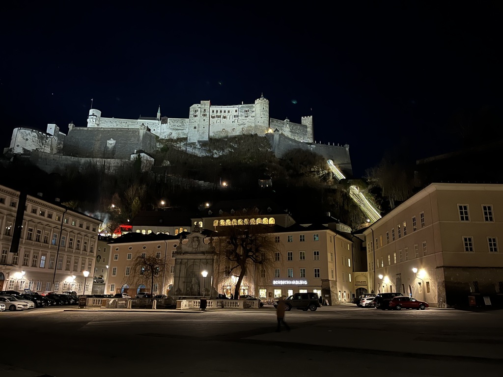 Blick Kapitelplatz auf Festung Hohe Salzburg