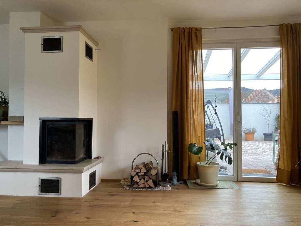 Kamin im Wohnzimmer (Erdgeschoß)