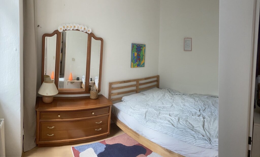 Bedroom with a double bed