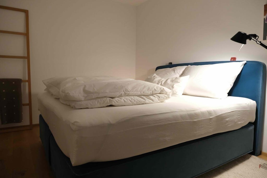 Sleeping room with double bed