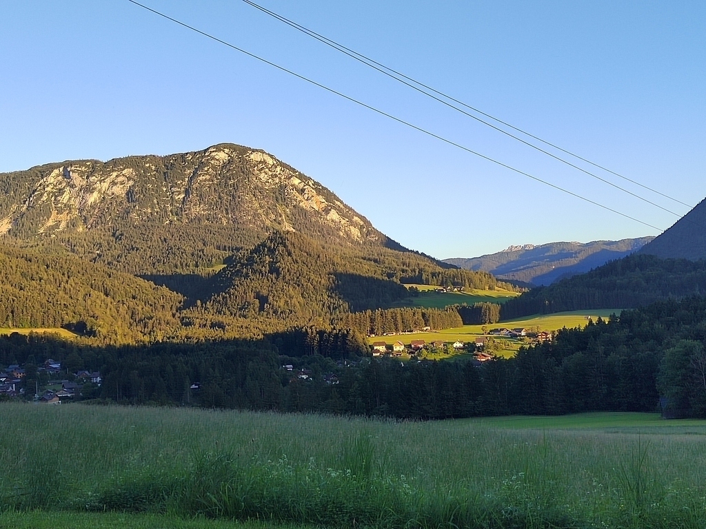Blick aus dem Garten auf den Rötelstein