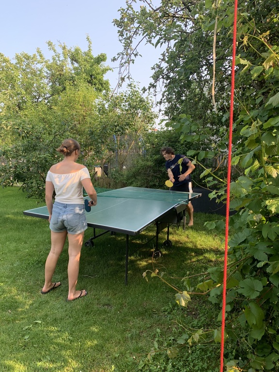 Tischtennis im Garten