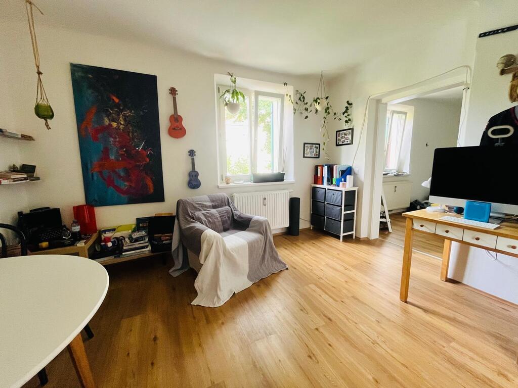 13,94m2 LivingRoom with a wonderful view, Bright and spacious with a comfortable area, a round dining table, creative artwork...