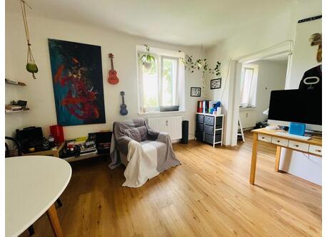 13,94m2 LivingRoom with a wonderful view, Bright and spacious with a comfortable area, a round dining table, creative artwork, and a workspace