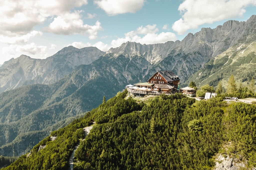 Peter-Wiechenthalter-Hütte
Wanderung 2,5 Stunden von Saalfelden