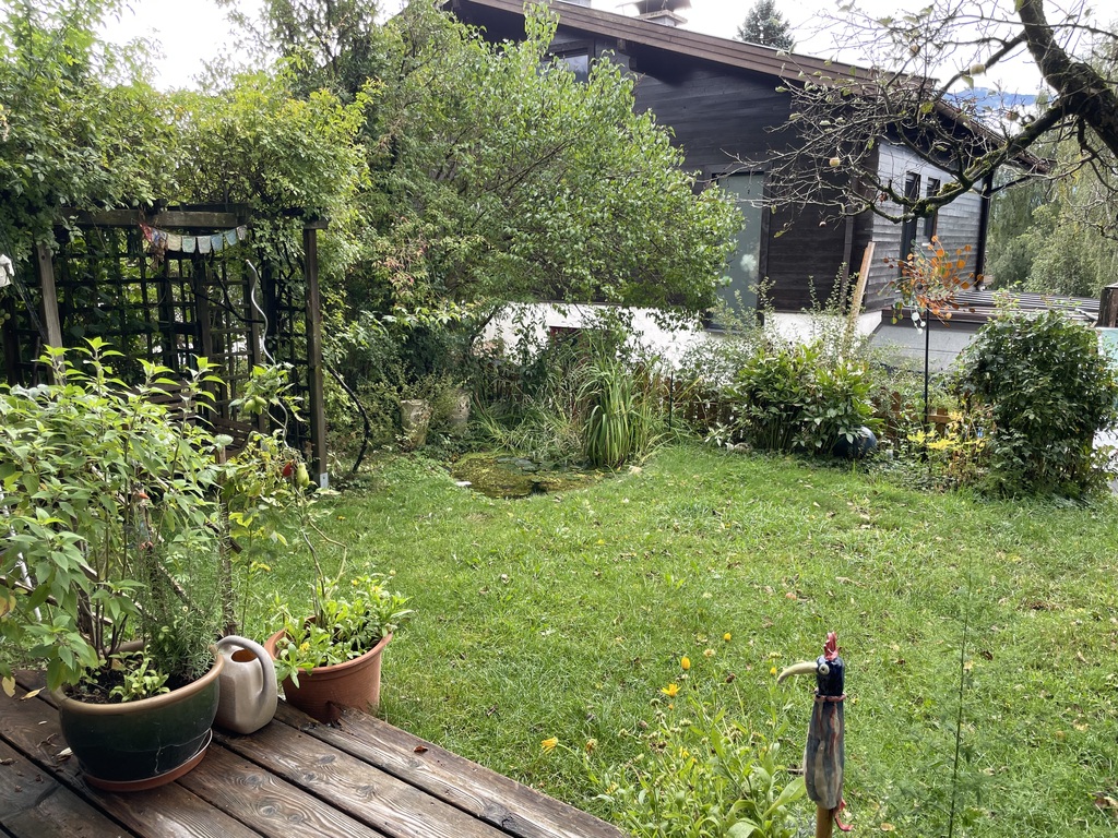 Garten mit Rosen-Pergola =)