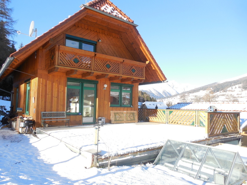 KRAKAUSCHATTEN_ backside with terrace and widely opened garden