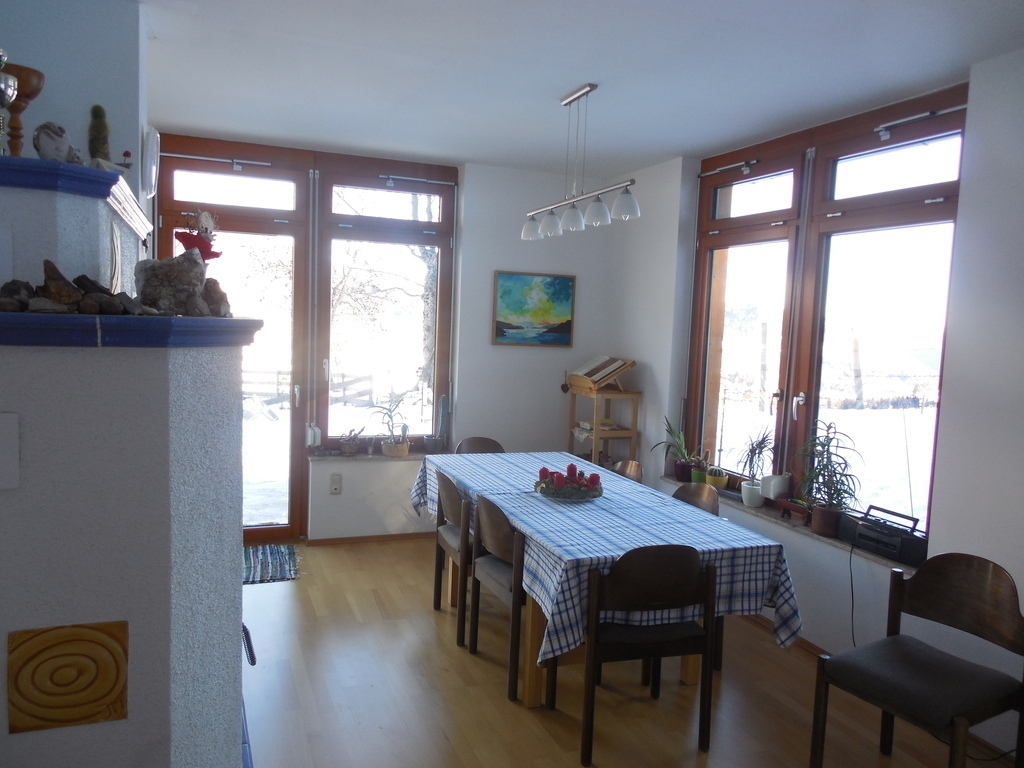 KRAKAUSCHATTEN_ living room with tile stove