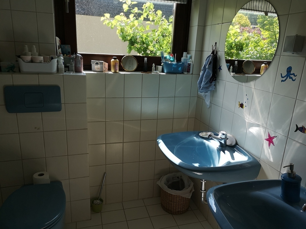 Badezimmer im 1. Stock mit WC und Badewanne
