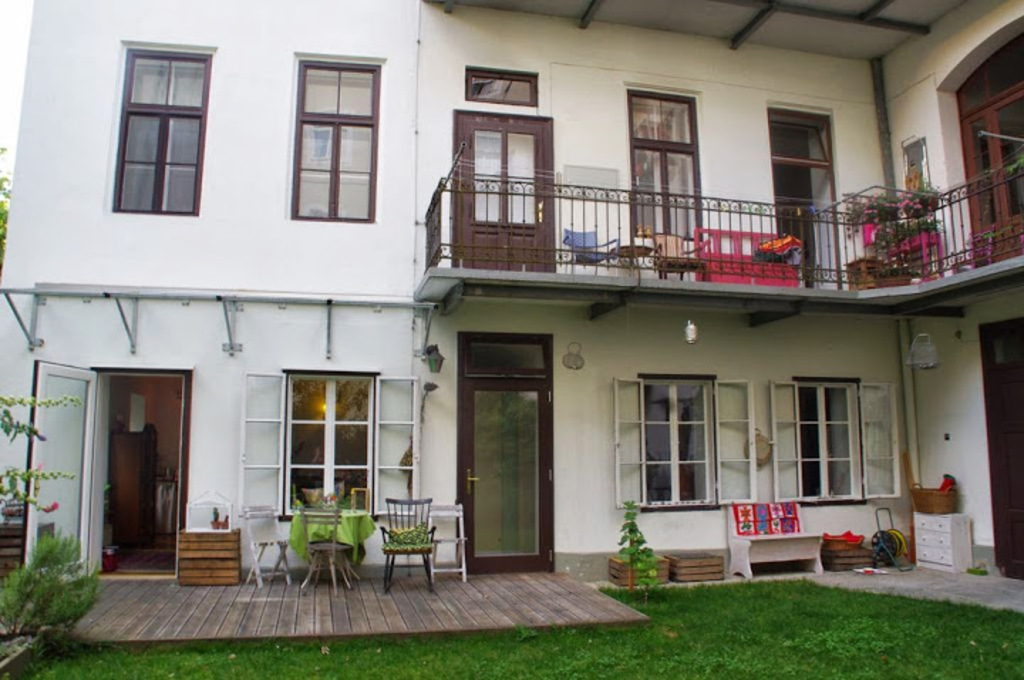 view 2 from the garden to the house