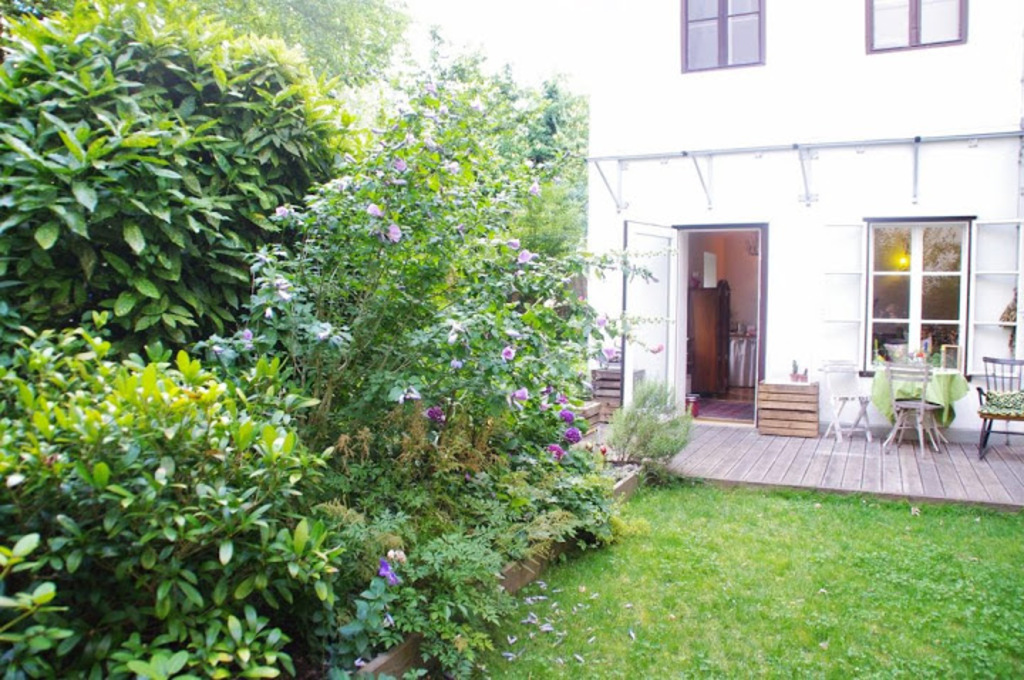 view 1 from the garden to the house