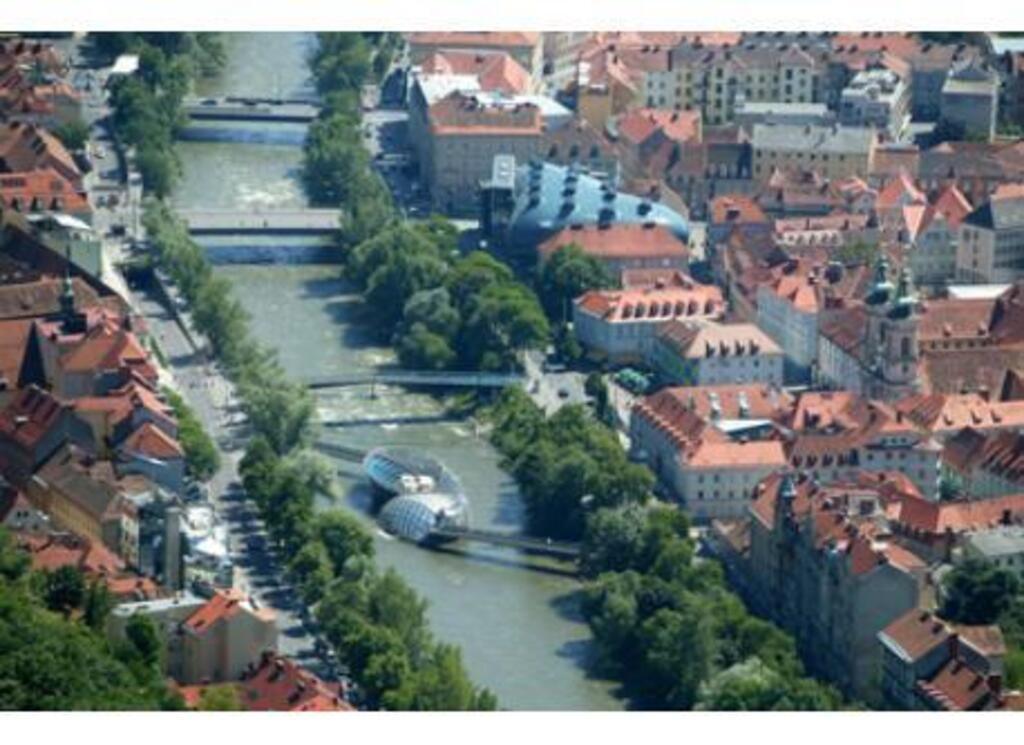 River Mur with Kunsthaus and artificial island