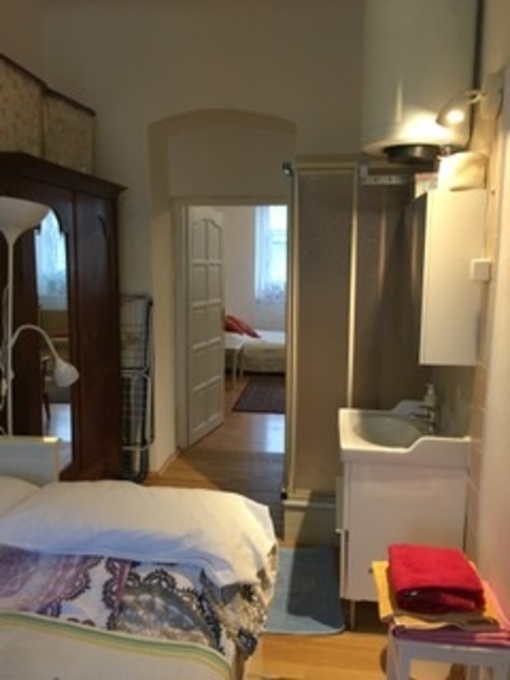 The shower is integrated in the sleeping room! 