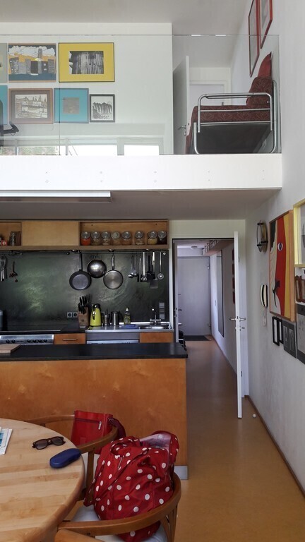 view to upstairs galerie