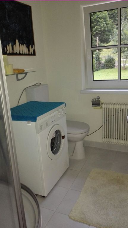 Main bathroom with washing machine