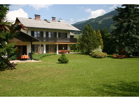 Hausansicht aus dem Garten