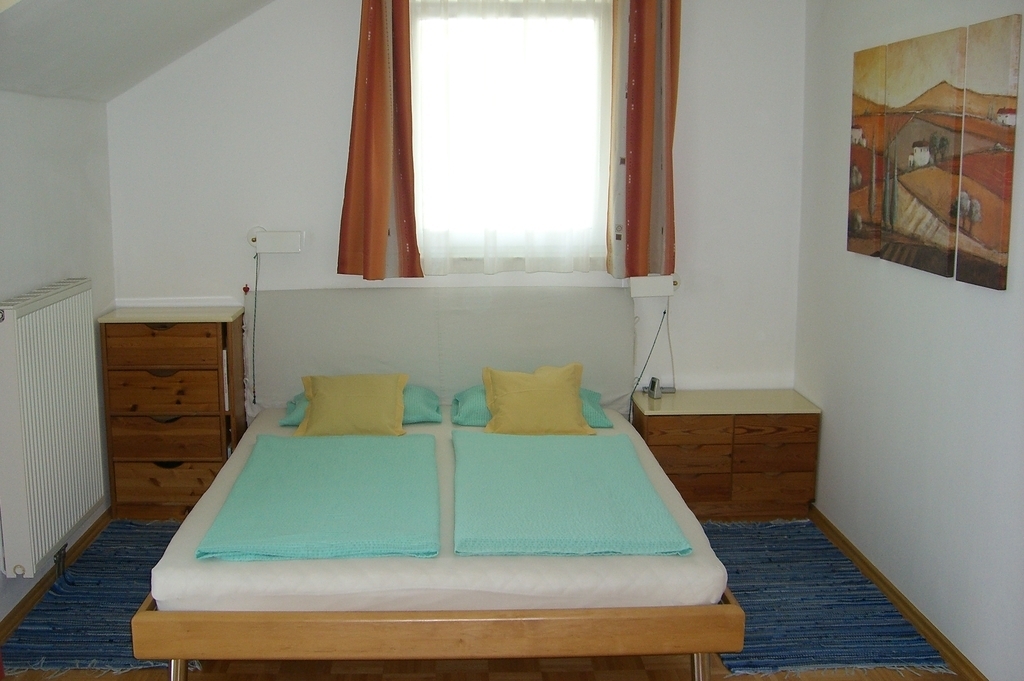 Master bedroom (with balcony)