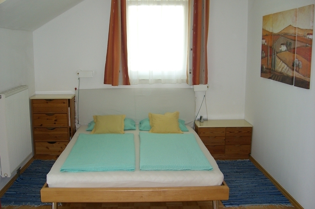 Master bedroom (with balcony)