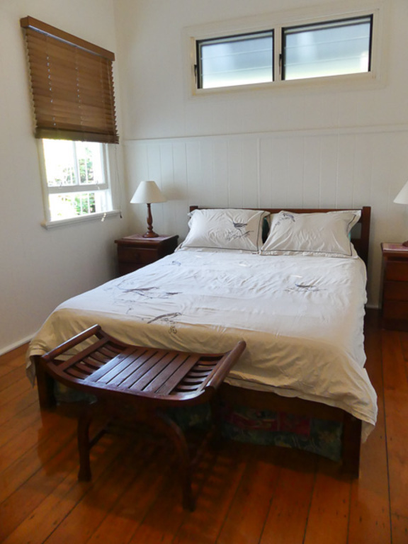 Master bedroom with KS bed & ensuite