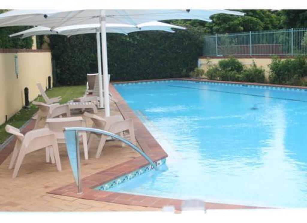 30m private lap pool