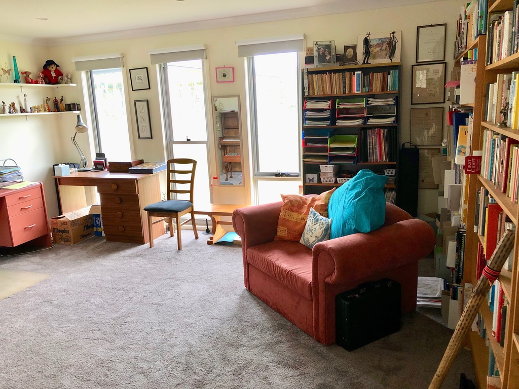 the music room, showing the single sofa bed