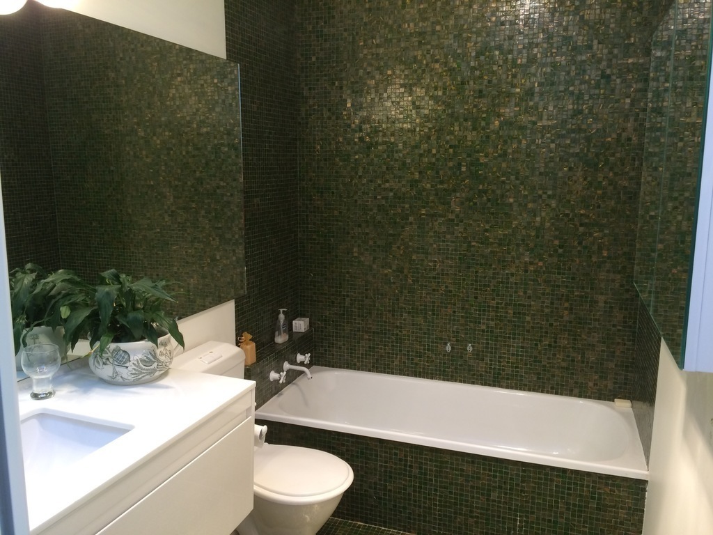 Family sized bathroom for children's rooms