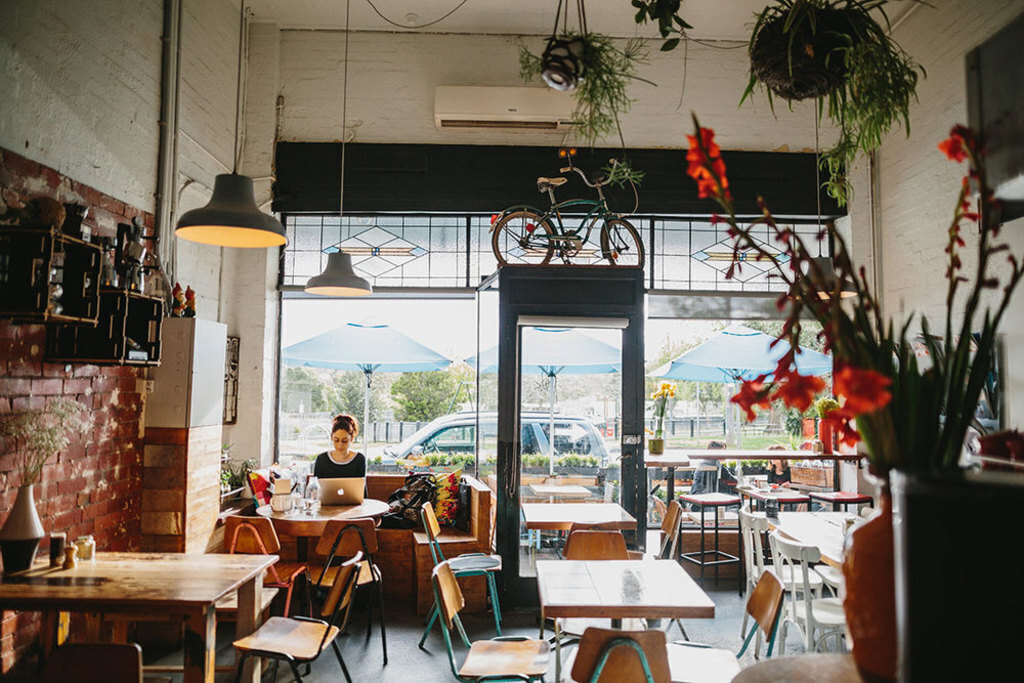 Fordham's cafe just a short walk along the bike path.
