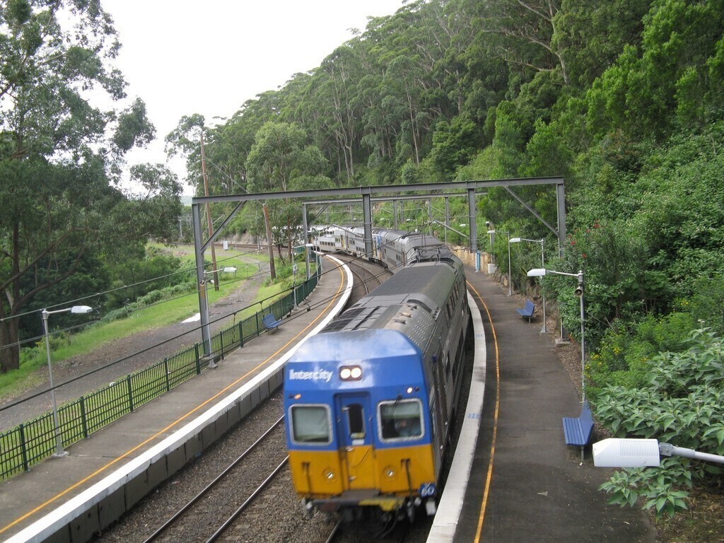 Sydney-Wollongong train passing Otford