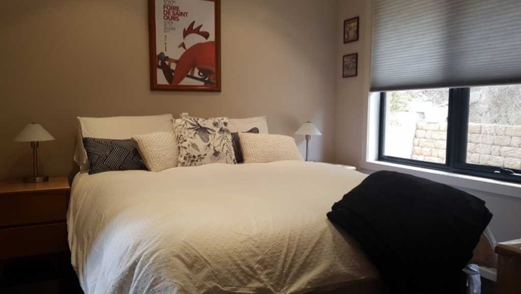 Double bedroom, queen size bed