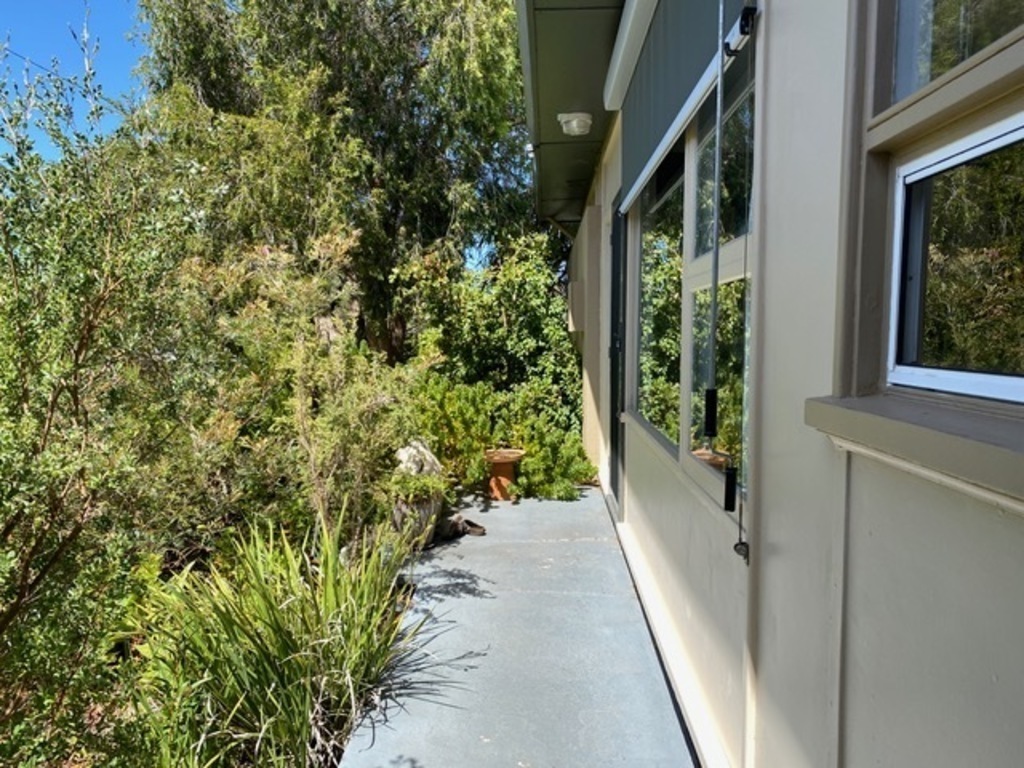 private entrance to front door