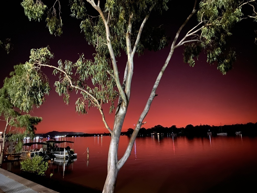 Sunset along Noosa River 