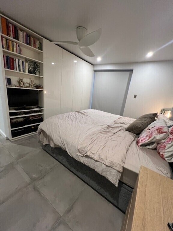 Main bedroom, king size with balcony.