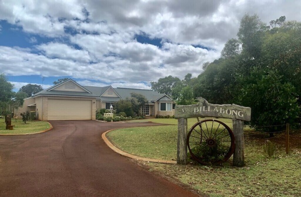 Street view, lock up garage with internal entry to the house.