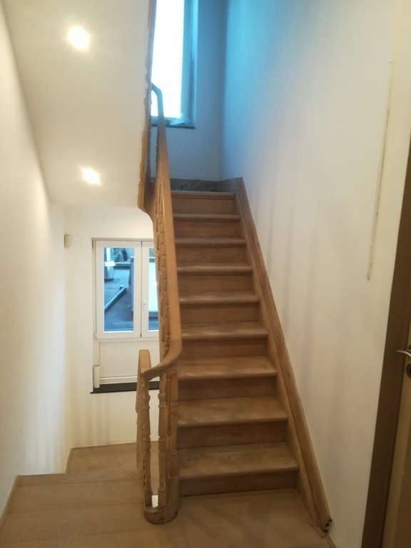 staircase 2nd / cage d'escalier