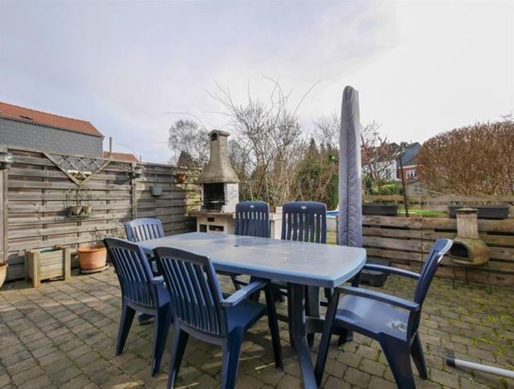 opened  terrace  / terrasse