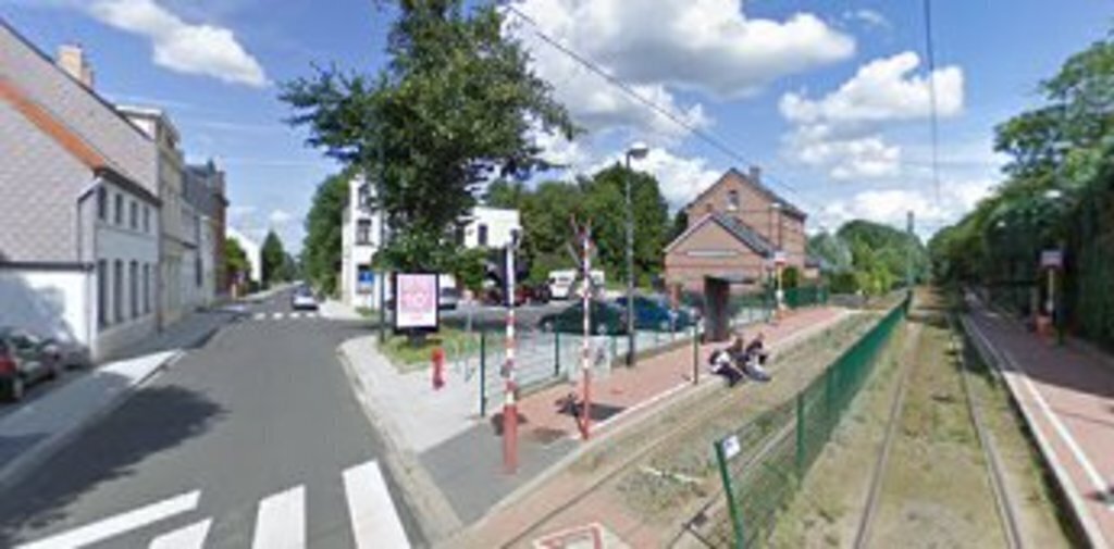 1st Home (Brussels) : tramway stop / arrêt : 100m