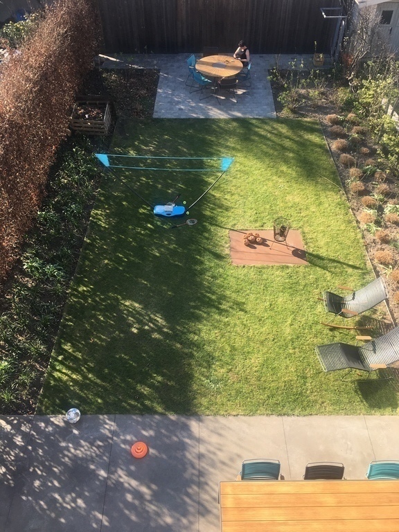 Garden with 2 terraces: one in the sun, the other in the shadow